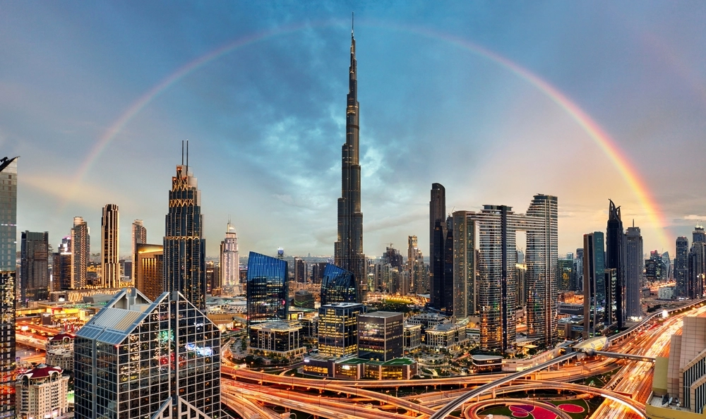 INTERNATIONAL TOURSITS ARE FLOCKING TO DUBAI